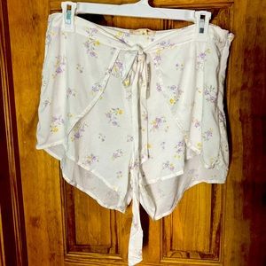 White floral print shorts